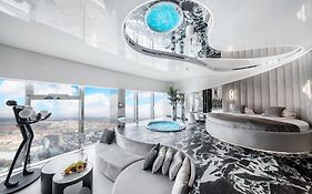 Sky Tower z Wanna Przy Oknie